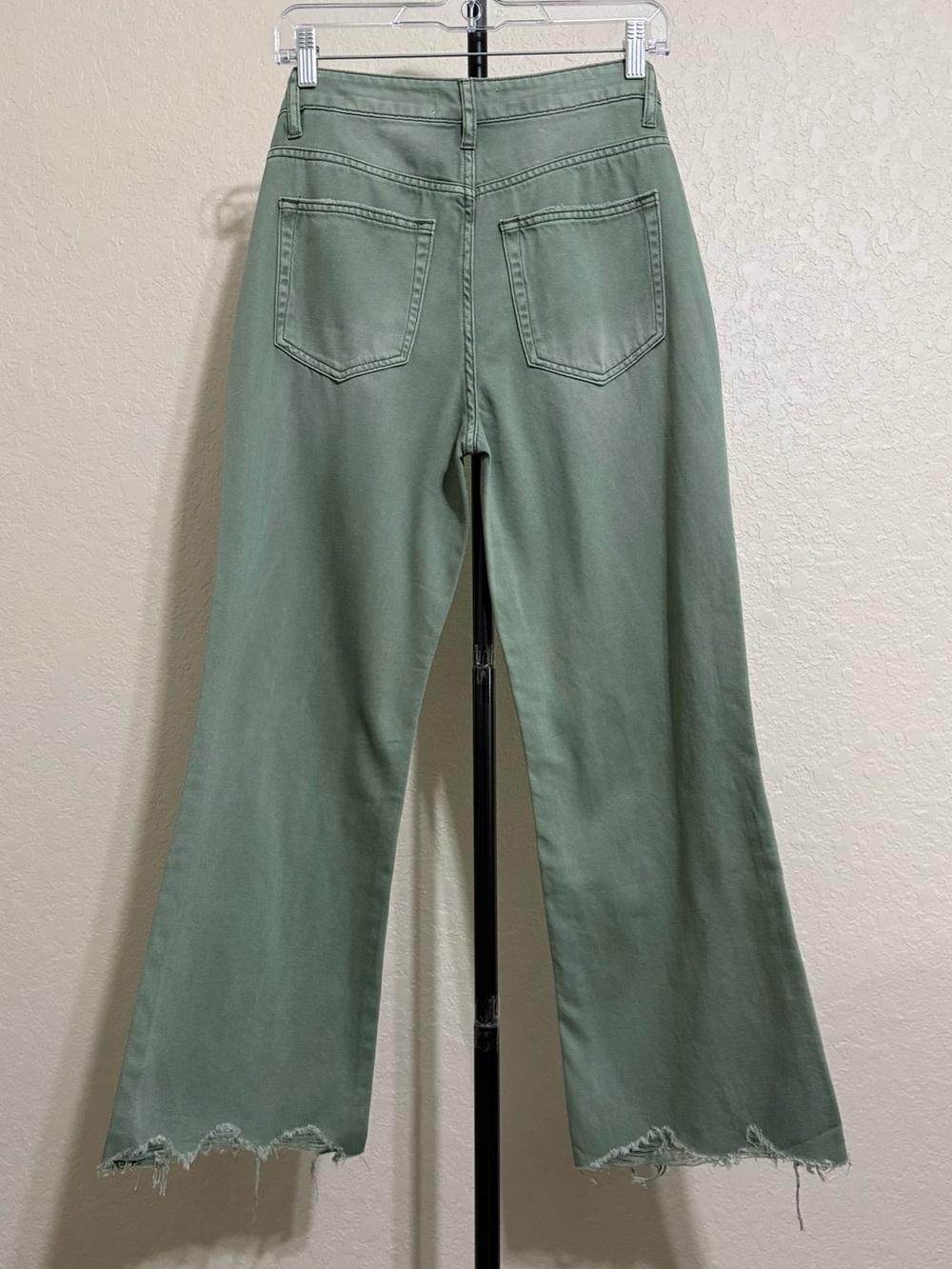 Vervet Vintage Crop Flare Distressed Jeans Army Green Size 25 NWT - Picture 7 of 13